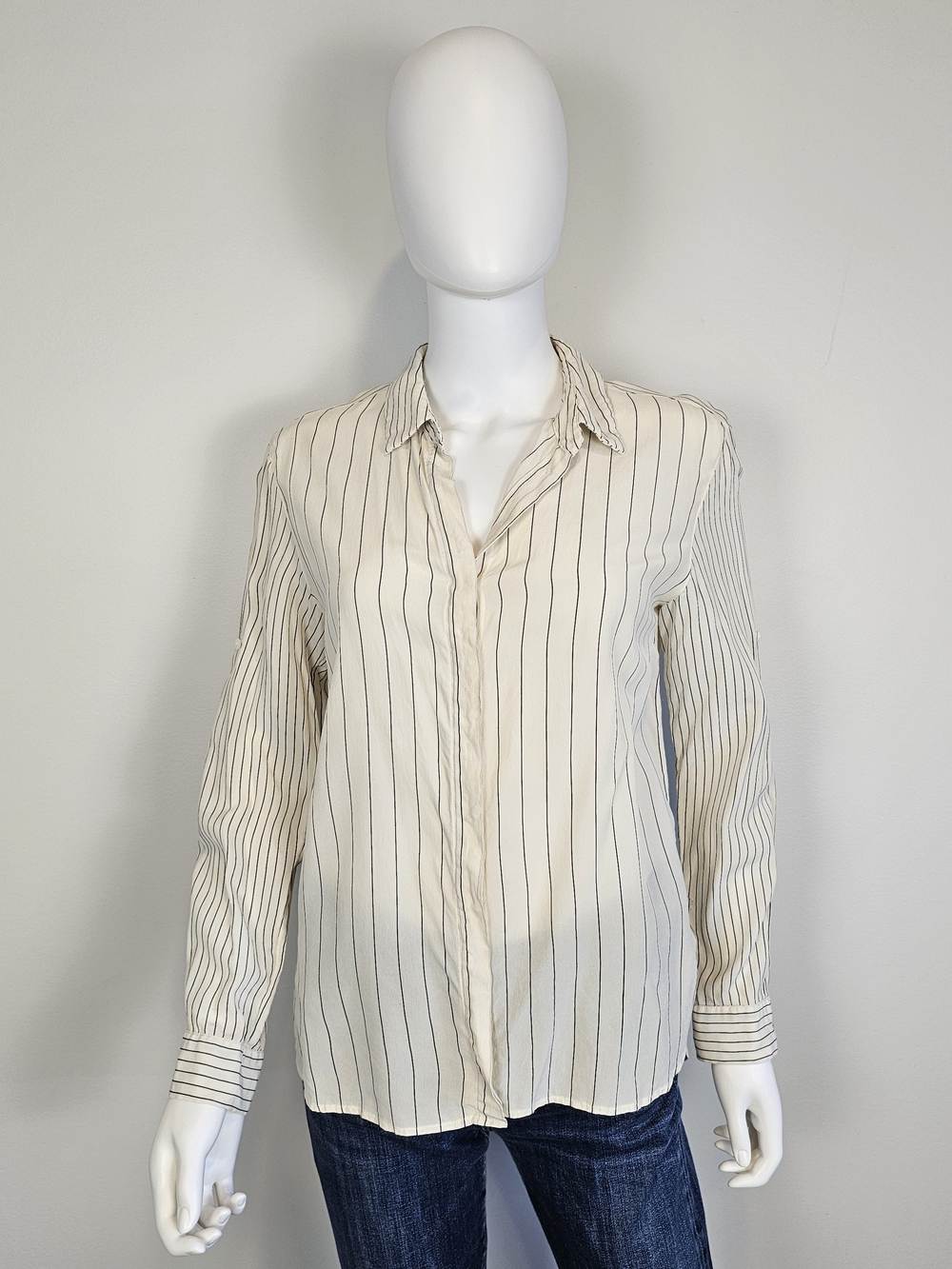 Meilleur Moment Silk Cream and Black Striped Collared Button Up Shirt Sz M